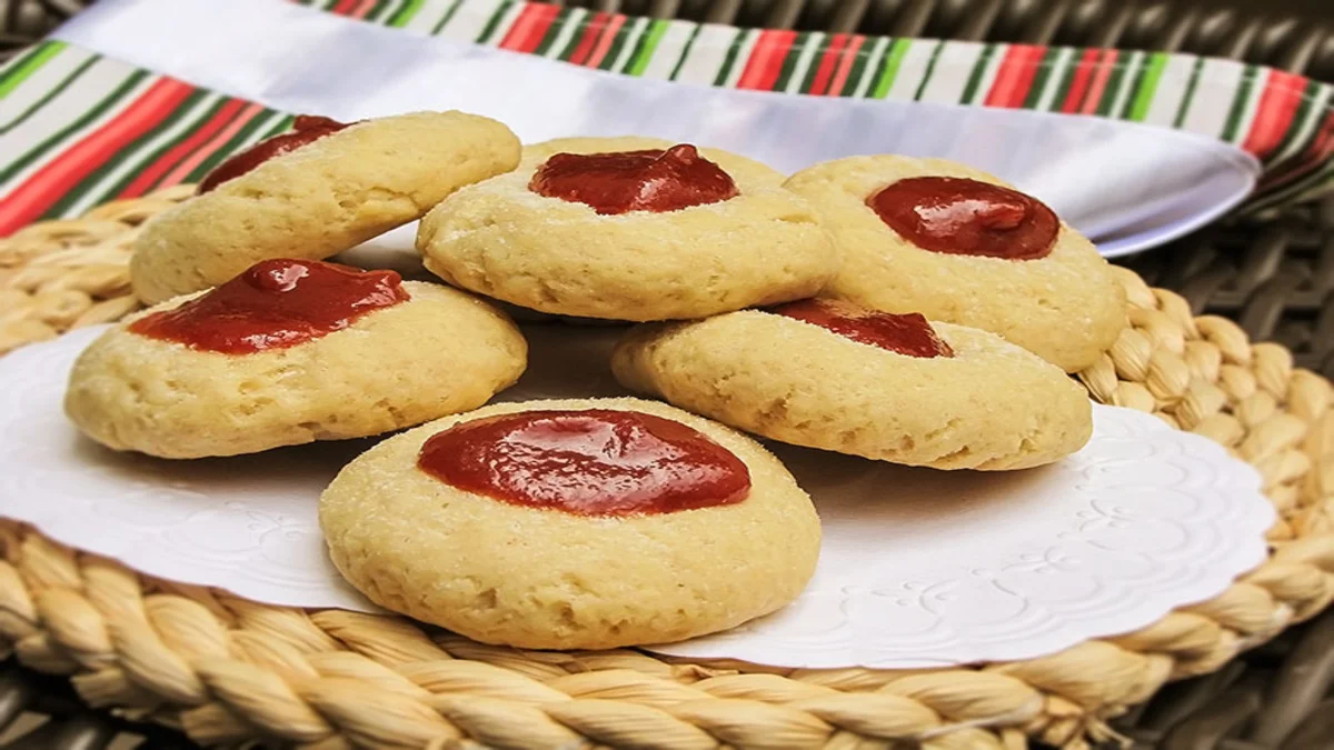 Biscoitinhos amanteigados com goiabada fácil de fazer pra lanchar