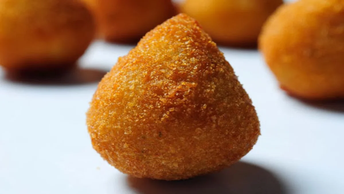 Como fazer coxinha com massa de mandioca com apenas 4 ingredientes