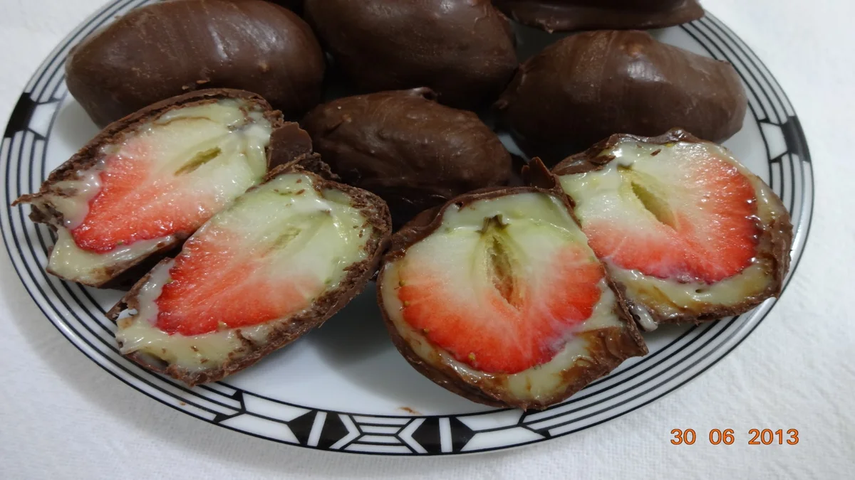 Coxinha de brigadeiro com recheio de morango muito simples e econômico