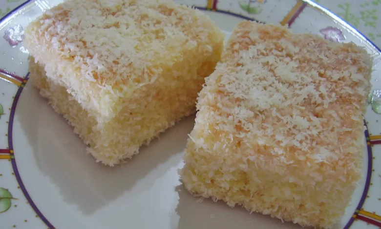 Receita de bolo branco com baunilha bem simples de preparar
