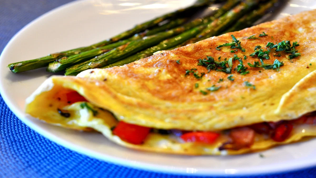 Receita pra café da manhã de omelete de frigideira; simples e fácil