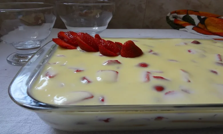 Sobremesa de morangos com leite condessado bem simples de fazer