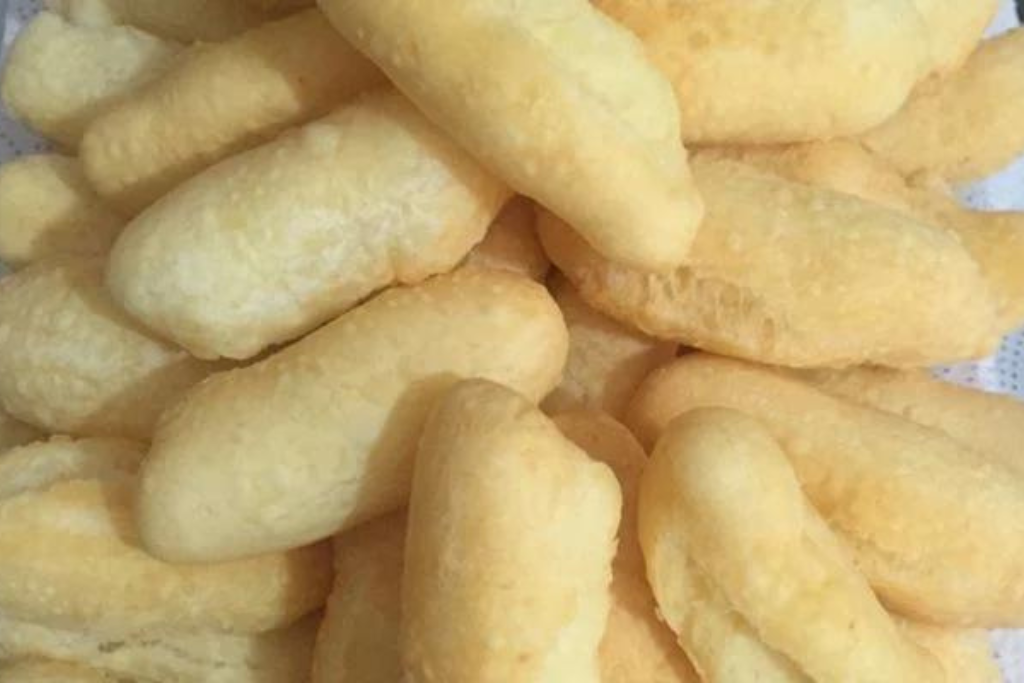 Biscoito de polvilho frito com queijo