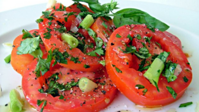 Salada de tomate com manjericão