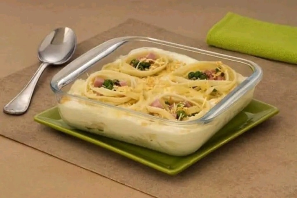 Macarrão de forno com presunto