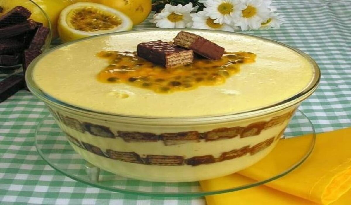 Mousse de maracujá com bis