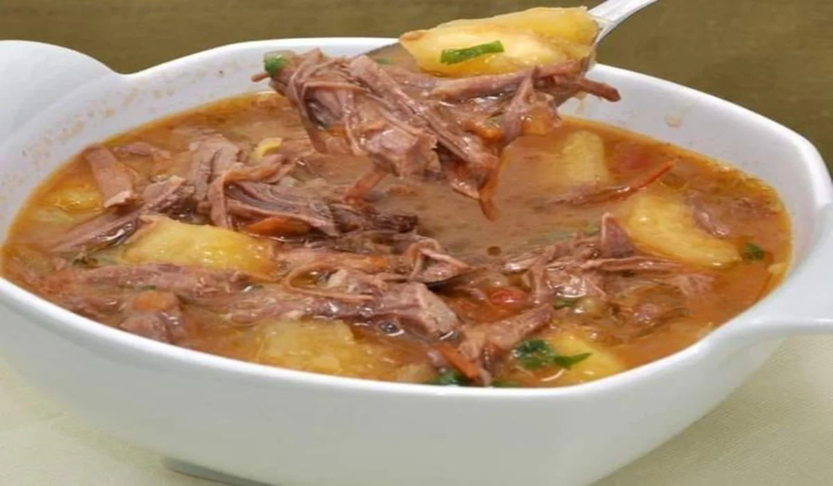 Sopa de mandioca e costela