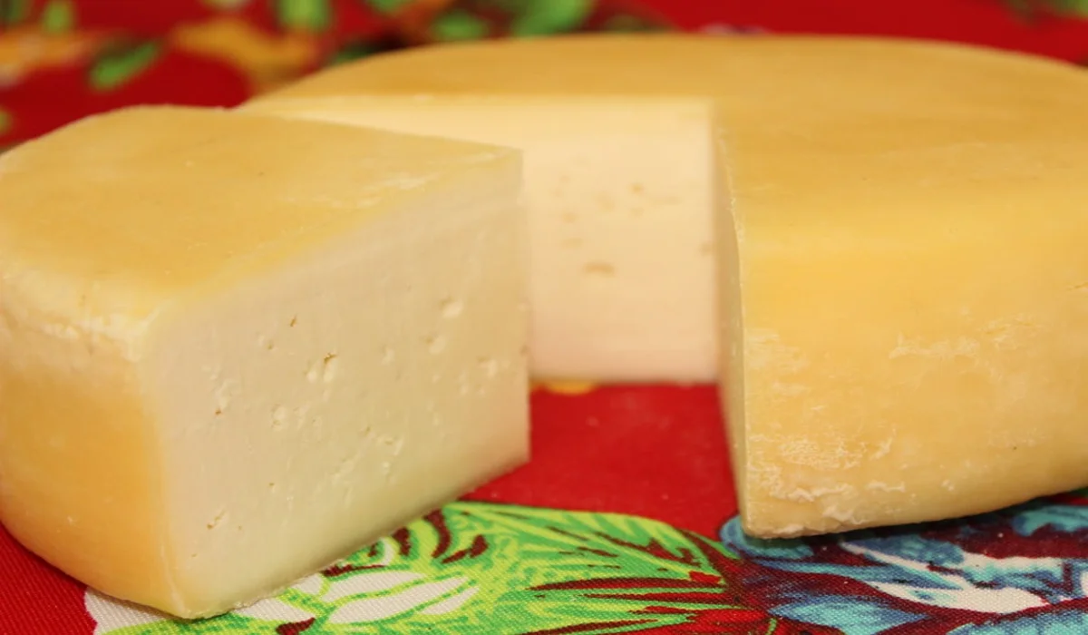 1 quilo de queijo caseiro