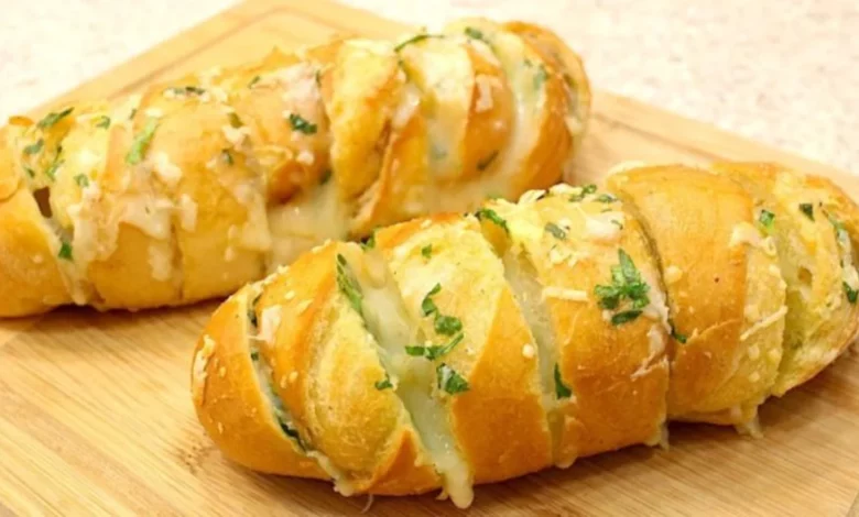 Pão de alho com pão francês