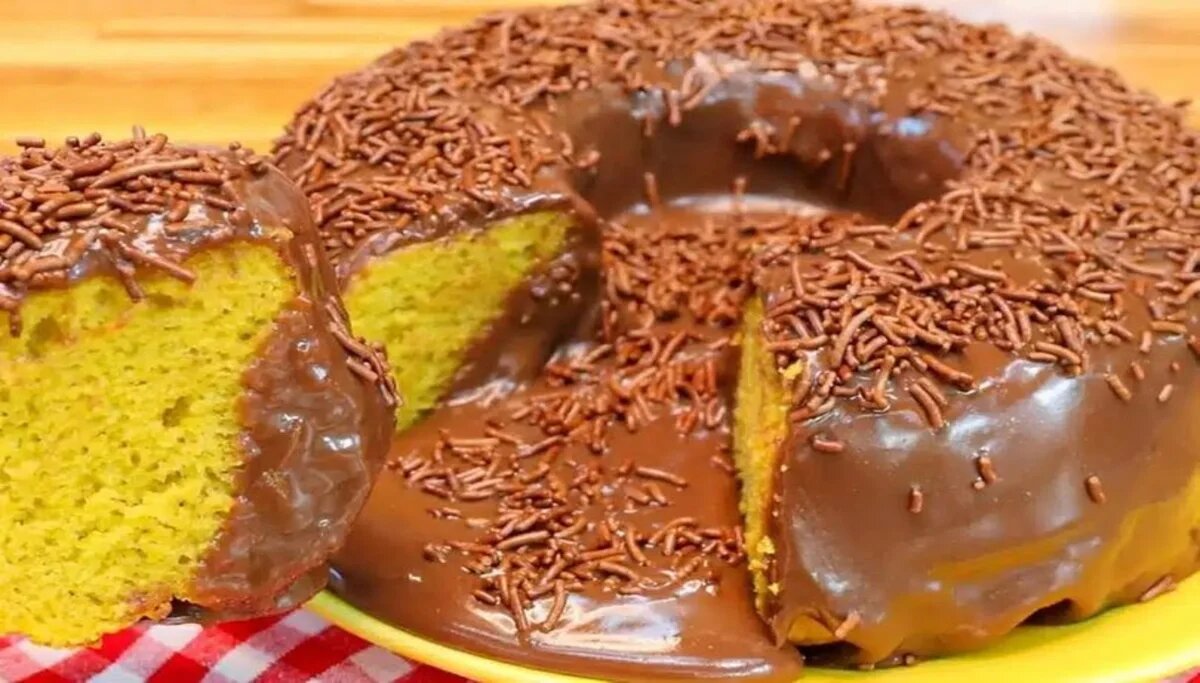 Bolo de cenoura vulcão de brigadeiro