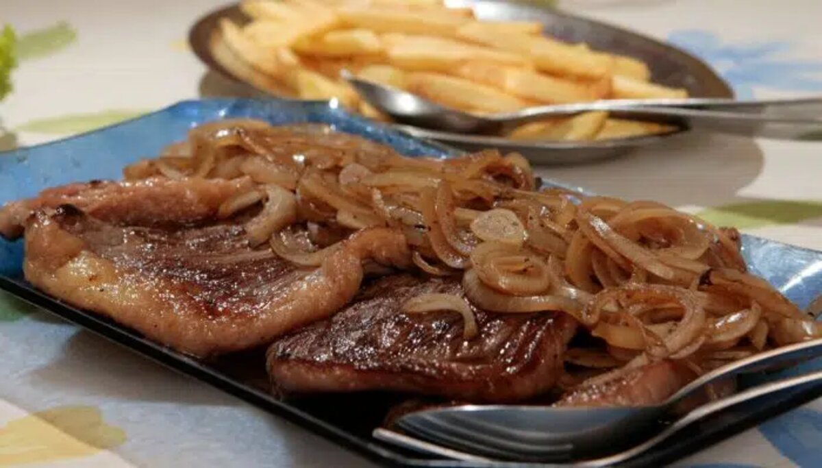 Bife ao molho acebolado https://receitasdepesos.com.br/