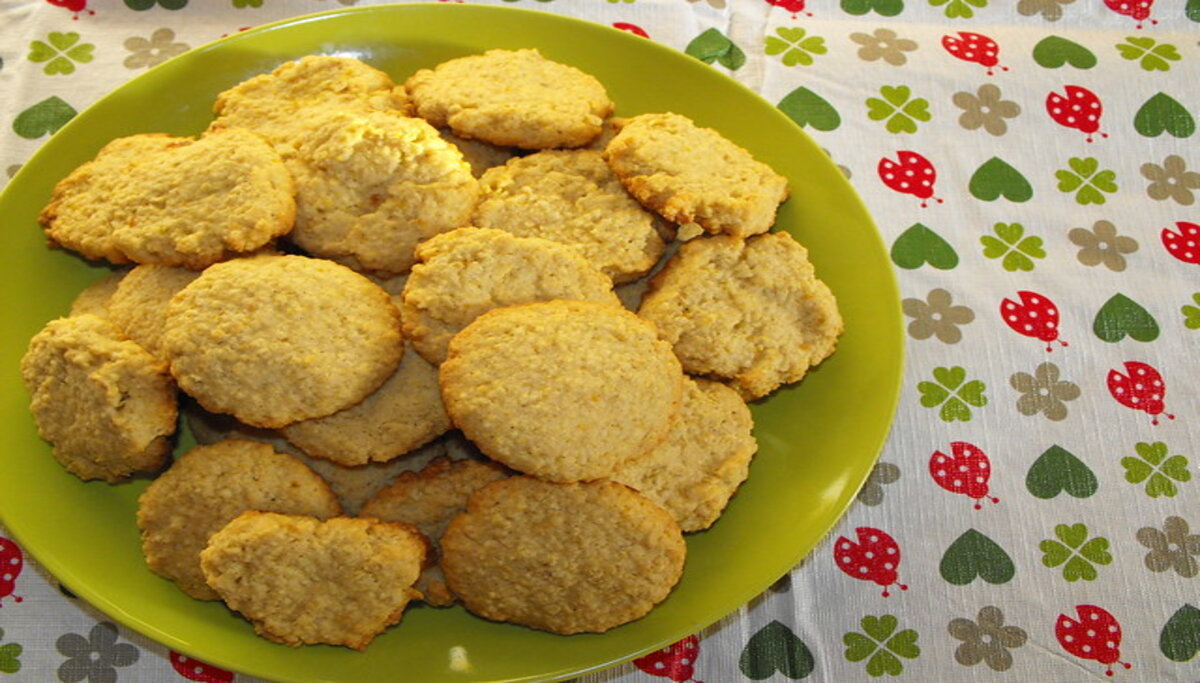 biscoitinho de coco asreceitasladecasa.blogspot.com