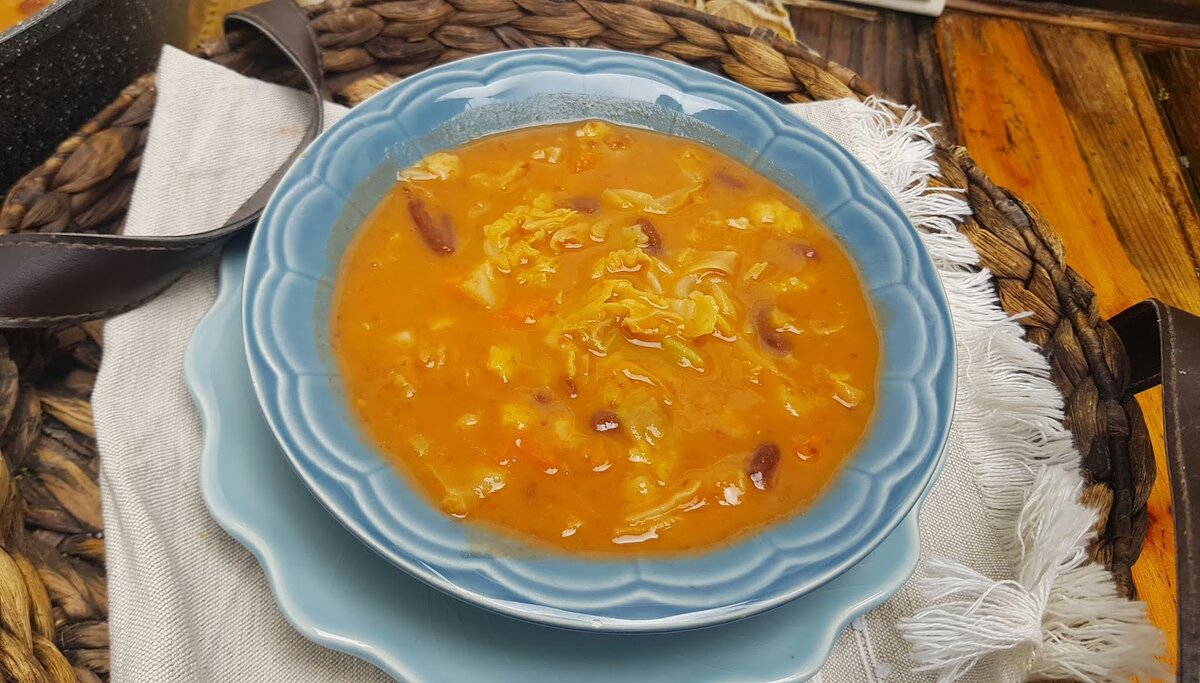 Sopa de feijão com carne e macarrão blogspot.comblogspot.com