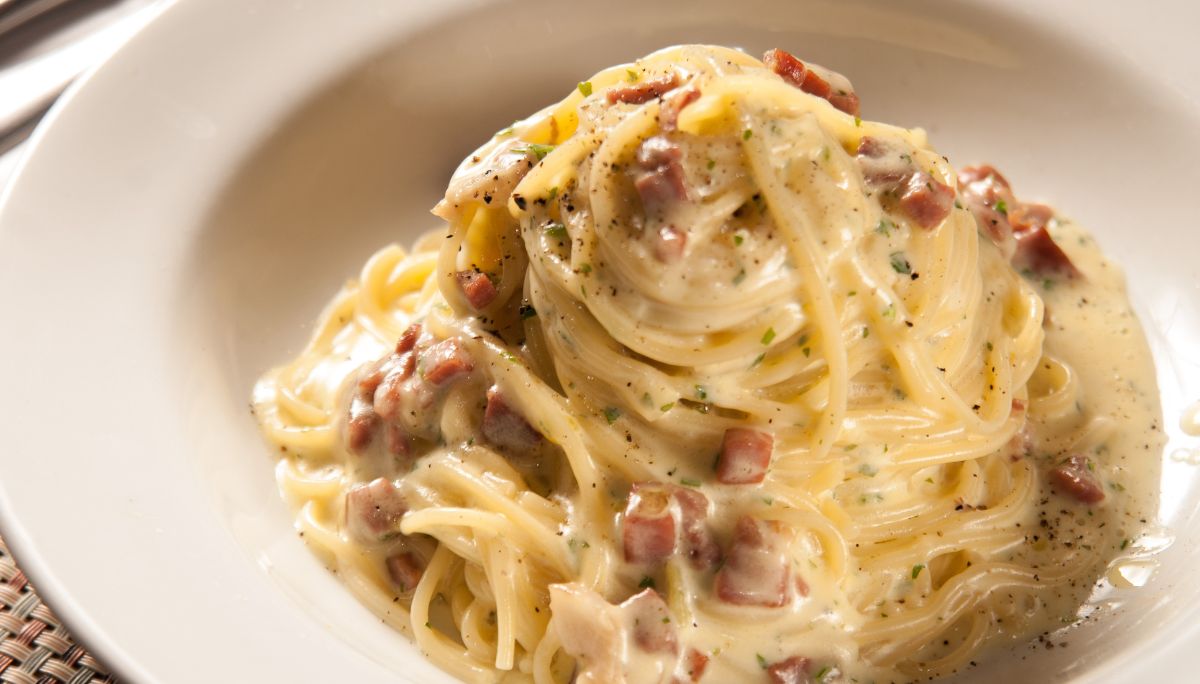 Macarrão à Carbonara imagem: Canva Pró