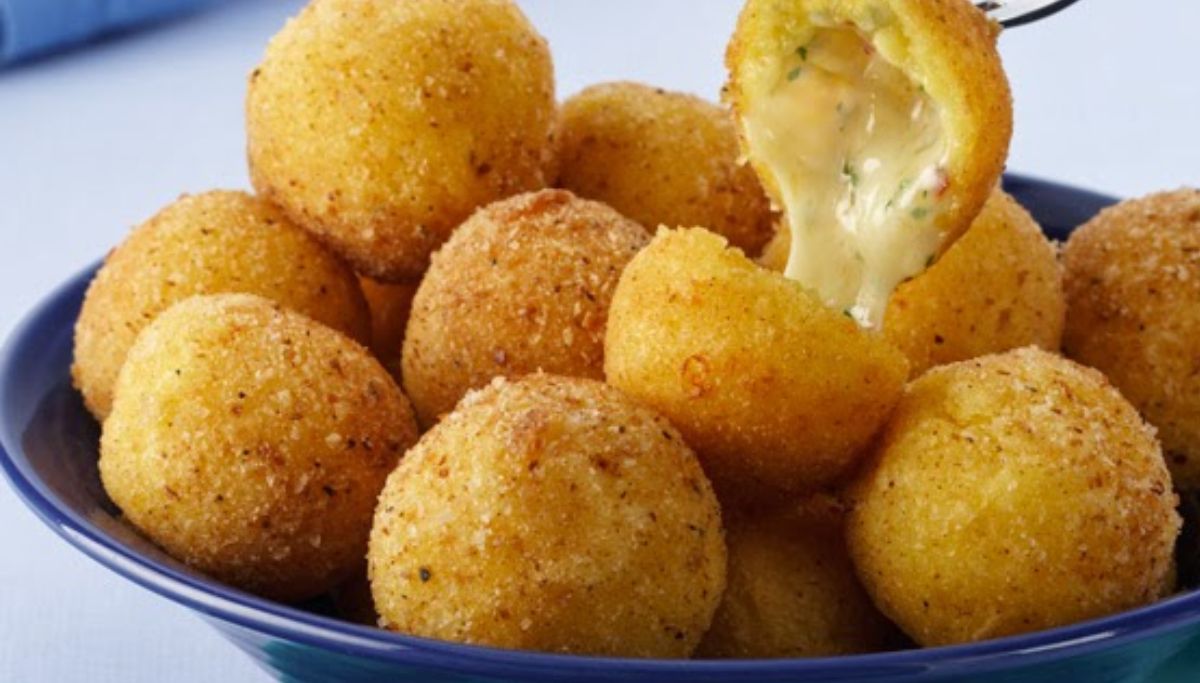 Bolinho Frito de Mandioca Empanado